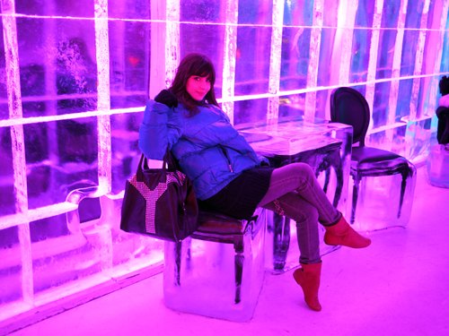 Ice bar doudoune bleue salle violette – Le Blog de Betty