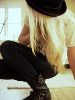 Inspiration blonde chapeau bottes – Le Blog de Betty