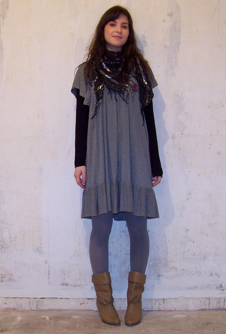 Interro robe grise foulard bottines – Le Blog de Betty