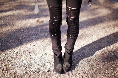 Jean noir dechire bottines – Le Blog de Betty