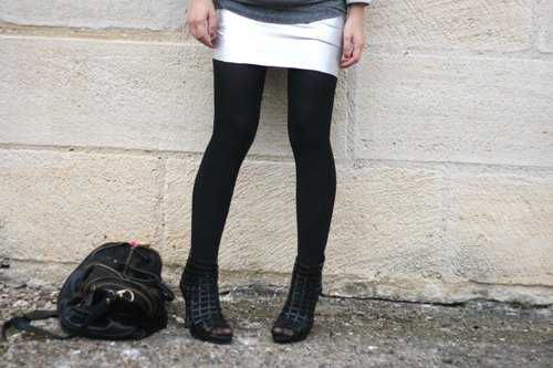 Jupe argentee collants noirs boots – Le Blog de Betty