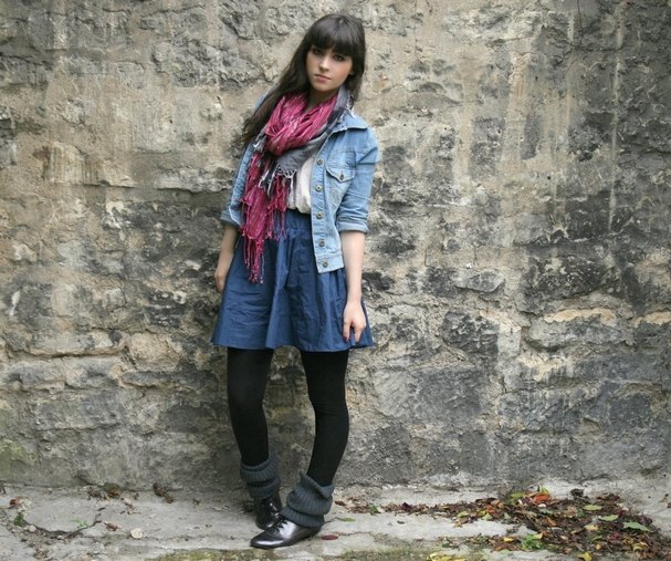 Jupe bleue veste en jean foulard rose – Le Blog de Betty