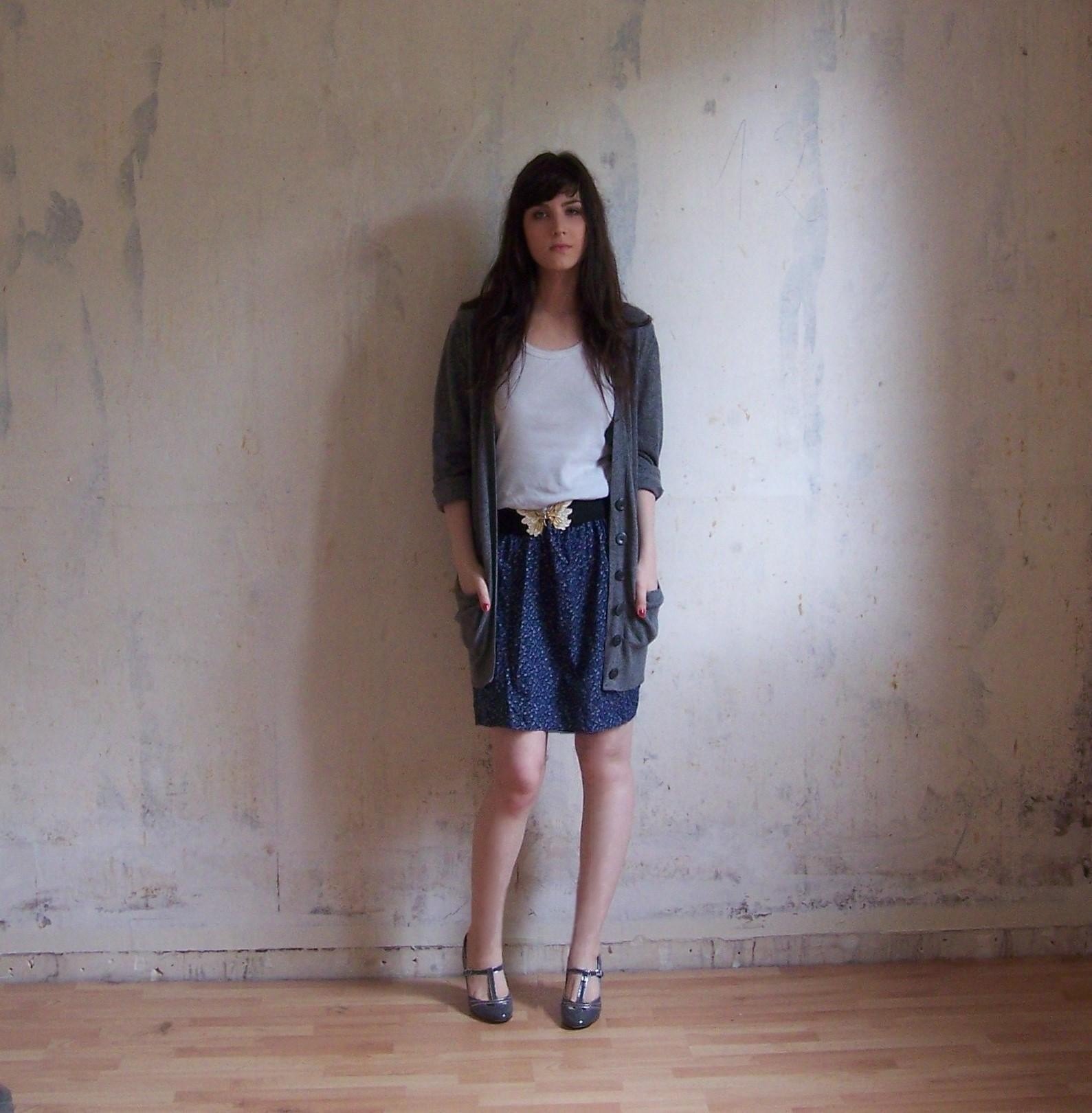Jupe friperie bleue ceinture blanche – Le Blog de Betty