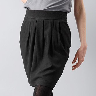 Jupe tulipe noire plissee – Le Blog de Betty