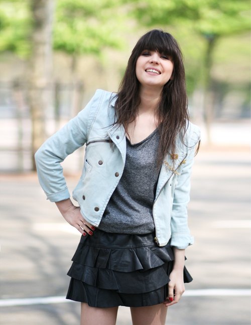 Jupe volants veste bleu ciel portrait – Le Blog de Betty