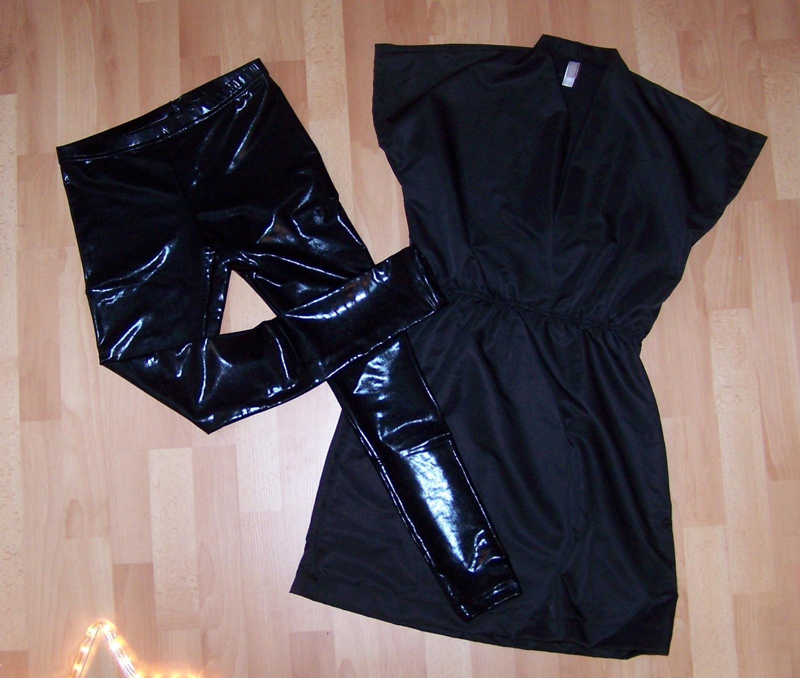 Legging vinyle robe noire american apparel – Le Blog de Betty