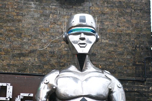 Londres camden statue robot – Le Blog de Betty