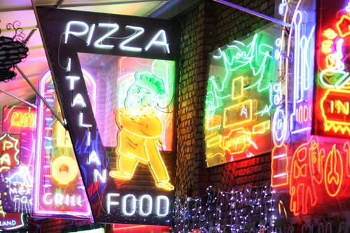 Londres neons pizza – Le Blog de Betty