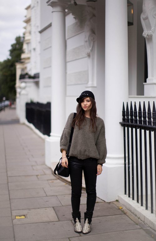 Londres pull kaki jean noir colonnes – Le Blog de Betty