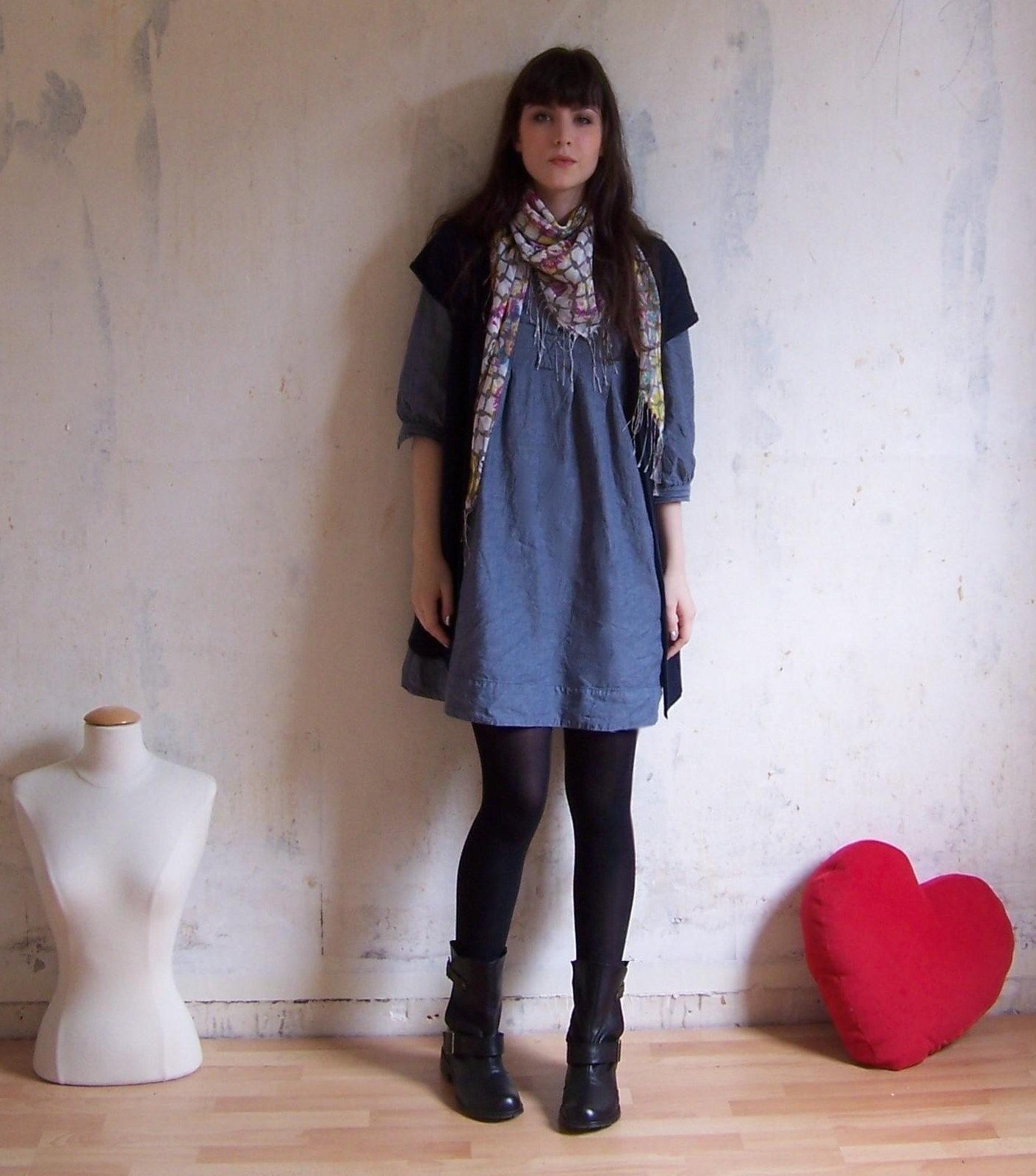Look boots motardes robe jean foulard – Le Blog de Betty