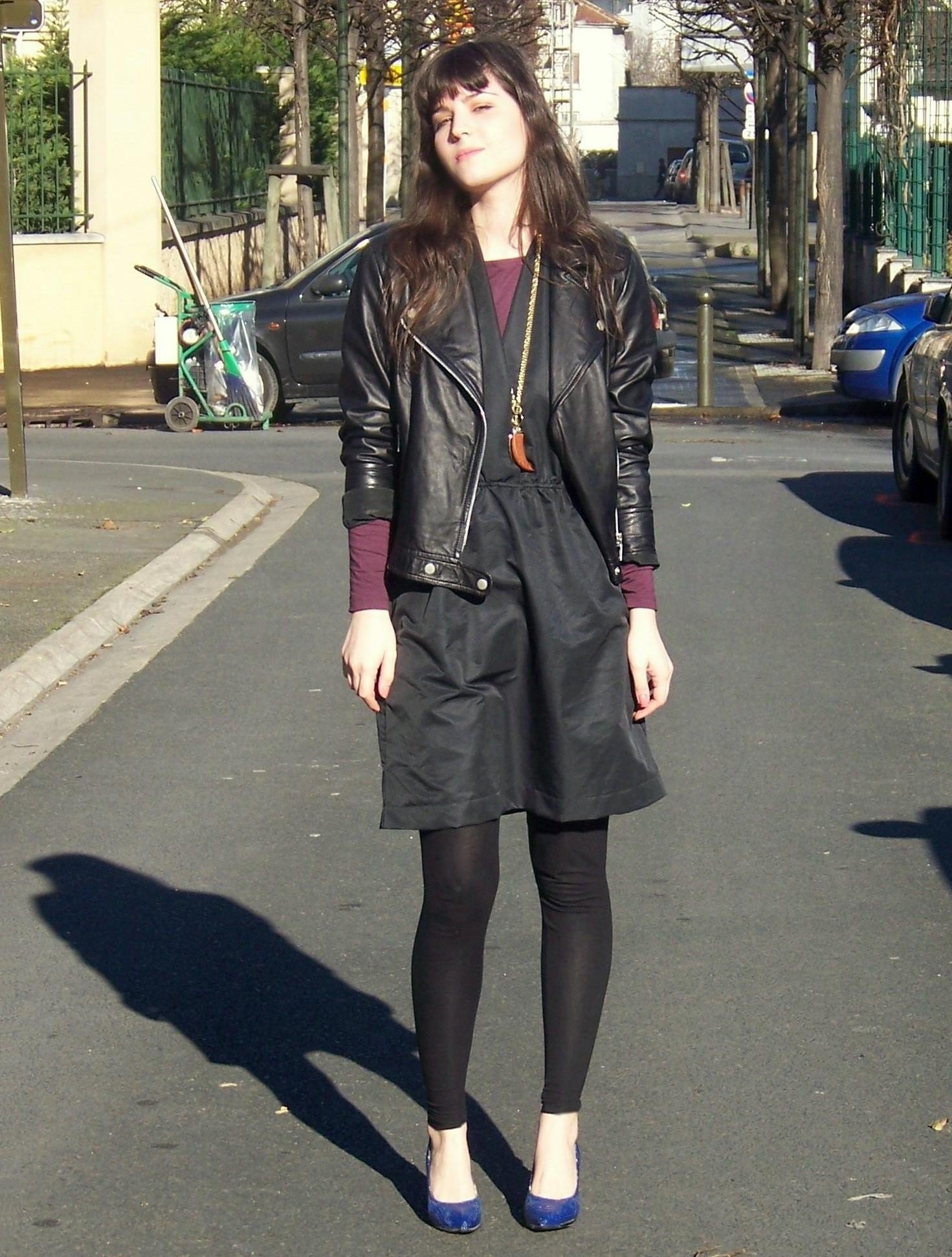 Look perfecto cuir escarpins bleus – Le Blog de Betty