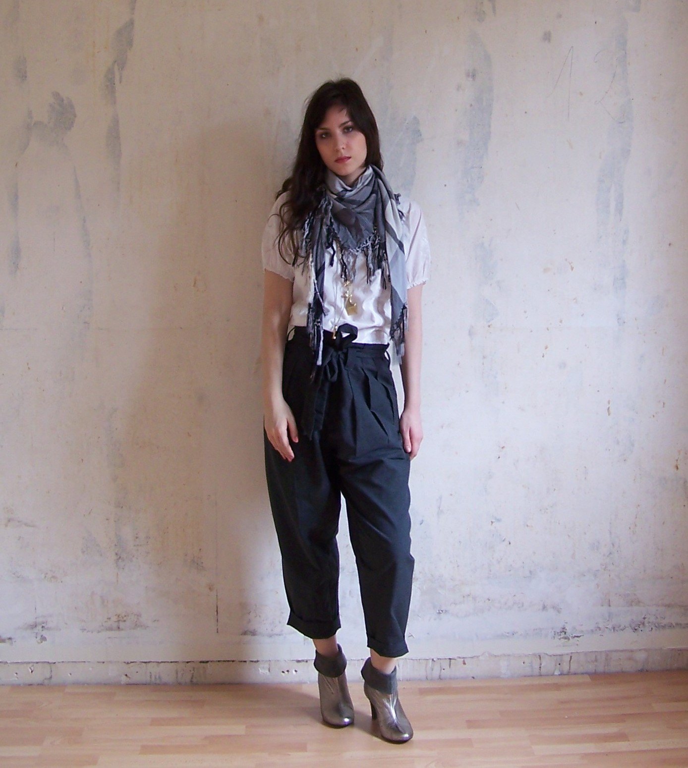 Look sarouel noir foulard – Le Blog de Betty