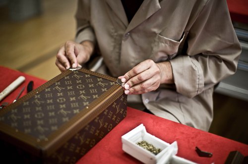 Louis vuitton atelier artisan malle monogramme – Le Blog de Betty