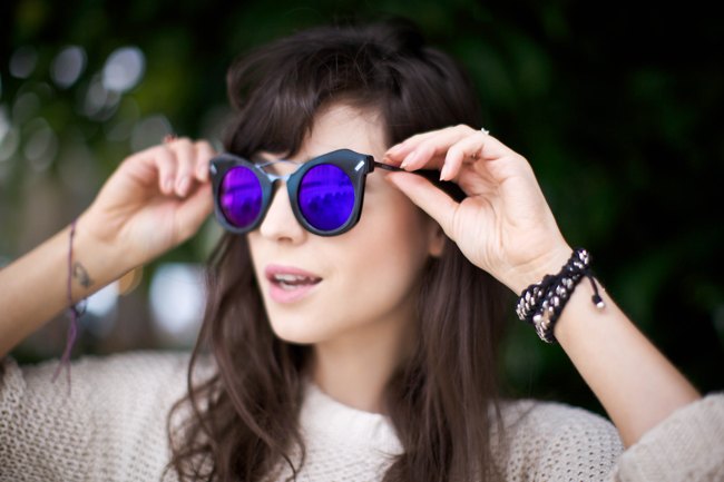 Lunettes miroir bleues portrait – Le Blog de Betty