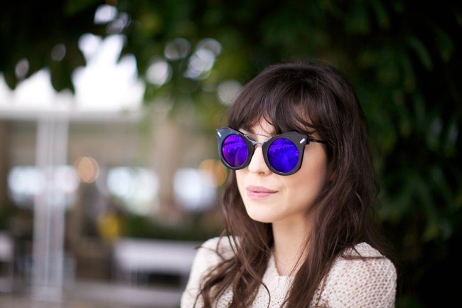 Lunettes miroir bleues pull ecru – Le Blog de Betty
