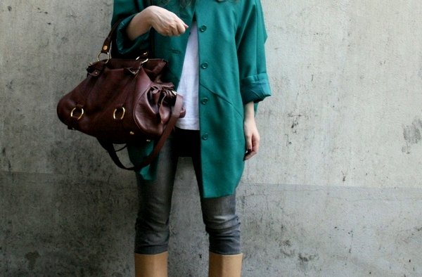Manteau vert emeraude sac bordeaux – Le Blog de Betty