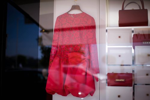 Monaco vitrine robe rouge – Le Blog de Betty