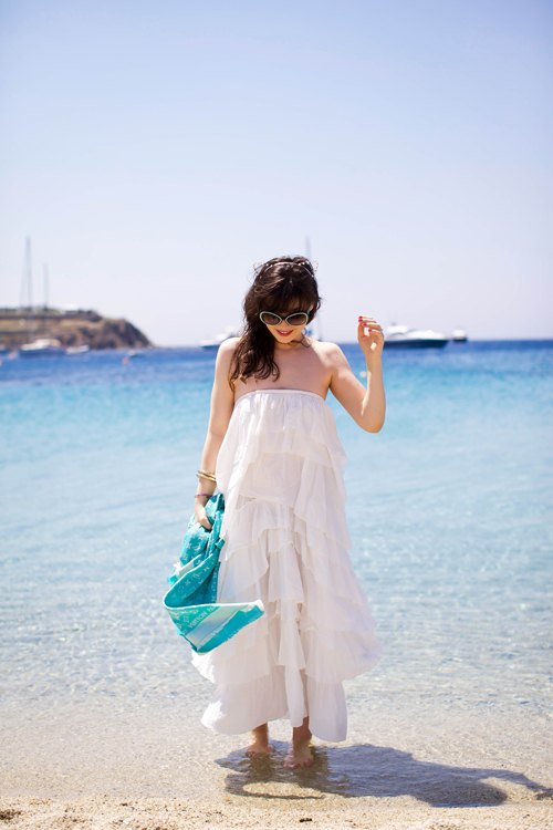 Mykonos robe blanche mer – Le Blog de Betty