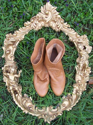 Nature morte bottines camel zara cadre dore – Le Blog de Betty