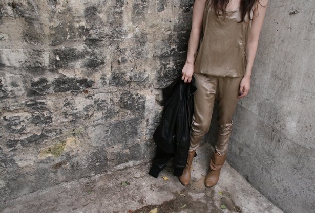 Pantalon dore top satin mur – Le Blog de Betty
