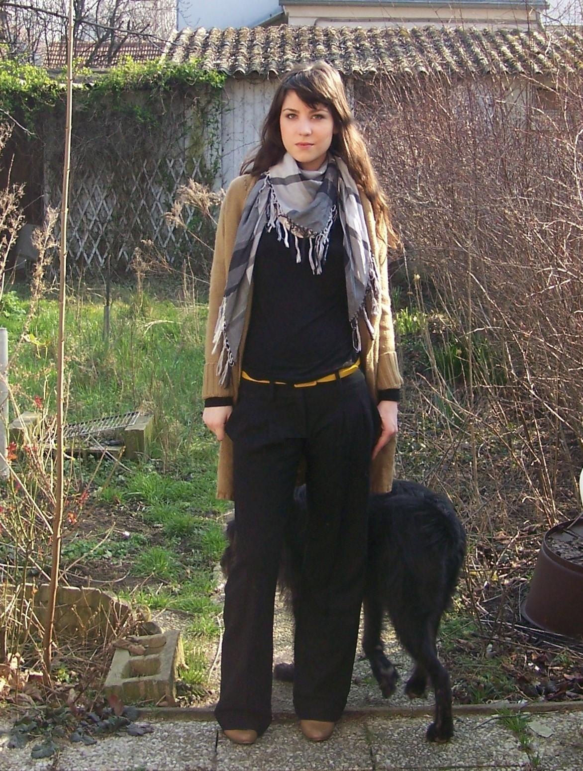 Pantalon noir foulard ceinture doree – Le Blog de Betty