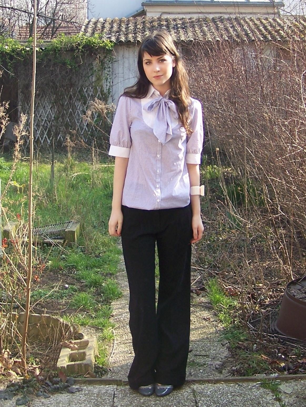 Pantalon noir large chemise mauve – Le Blog de Betty