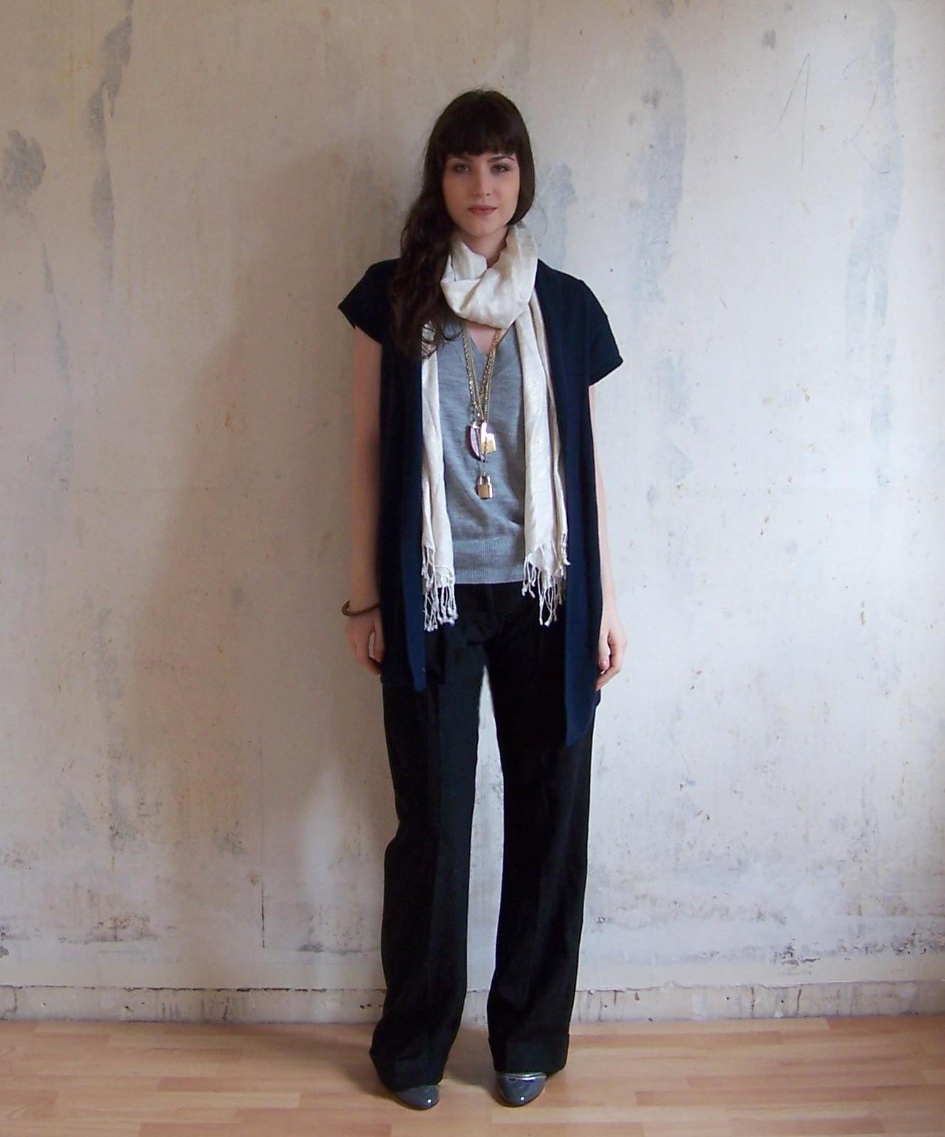 Pantalon noir large gilet long noir – Le Blog de Betty