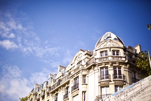 Paris immeuble haussmannien ciel – Le Blog de Betty