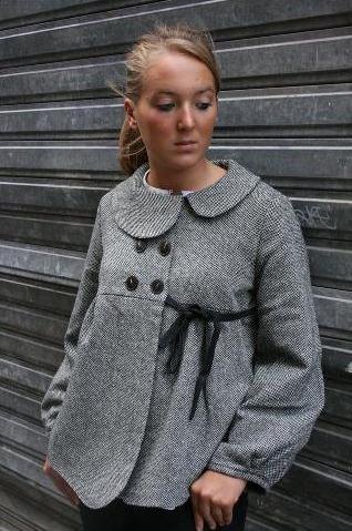 Paris mode manteau gris col claudine – Le Blog de Betty