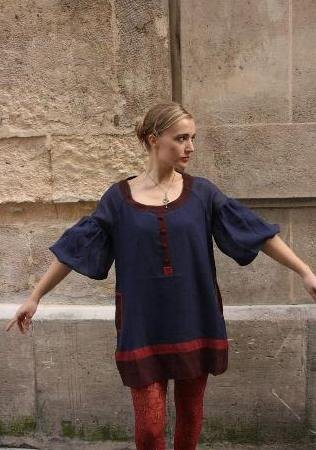 Paris mode tunique marine collants rouges – Le Blog de Betty