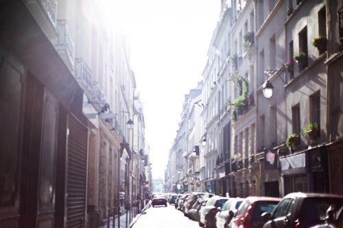 Paris rue contre jour – Le Blog de Betty