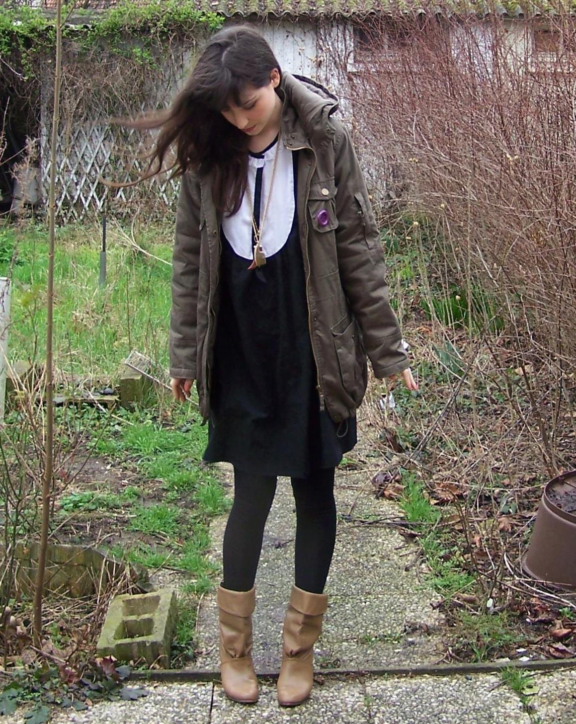 Parka kaki robe noire bottes camel – Le Blog de Betty