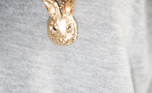 Pendentif lapin dore – Le Blog de Betty