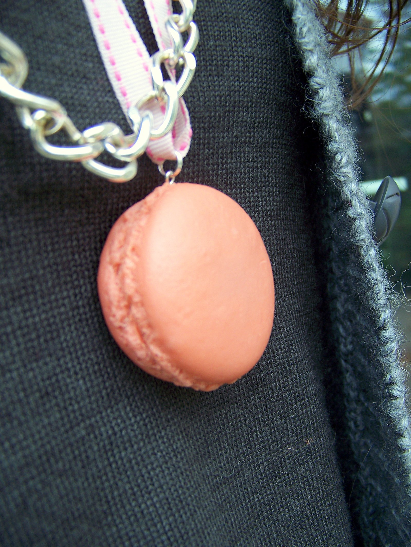 Pendentif macaron rose – Le Blog de Betty