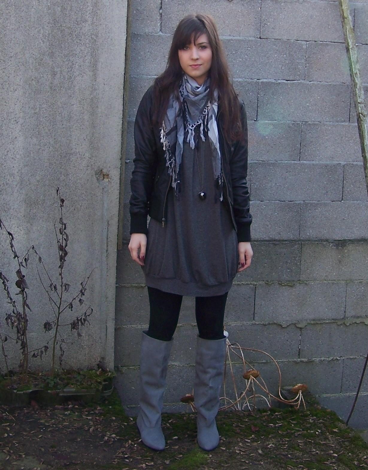 Perfecto foulard bottes grises – Le Blog de Betty