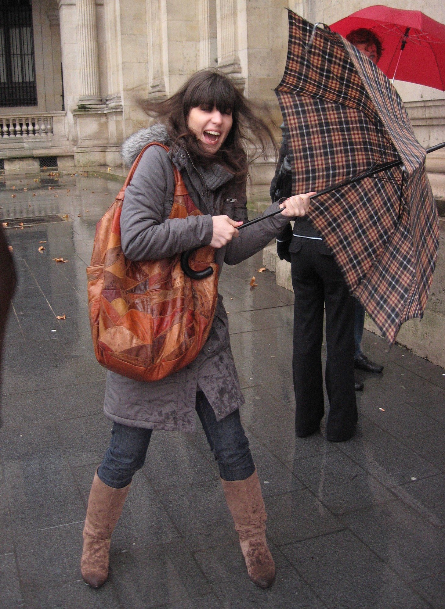 Pluie parapluie tartan manteau gris – Le Blog de Betty