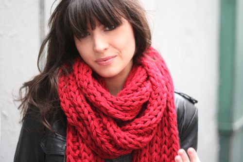 Portrait echarpe rouge – Le Blog de Betty