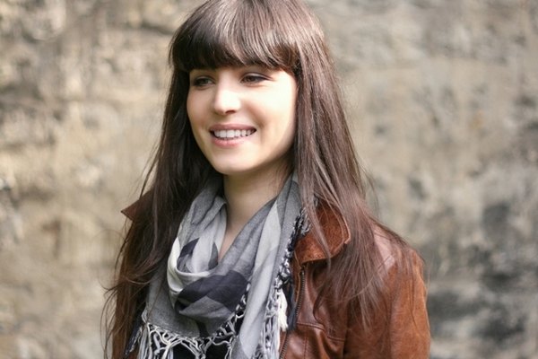 Portrait veste camel foulard – Le Blog de Betty