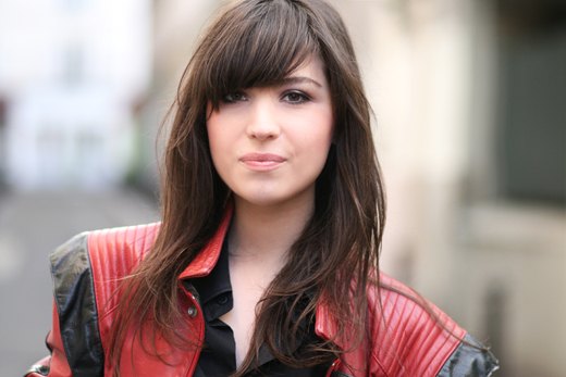Portrait veste cuir rouge – Le Blog de Betty