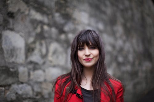 Portrait veste rouge – Le Blog de Betty