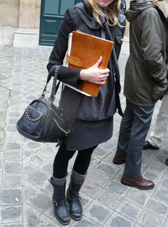 Prems street style sac noir – Le Blog de Betty