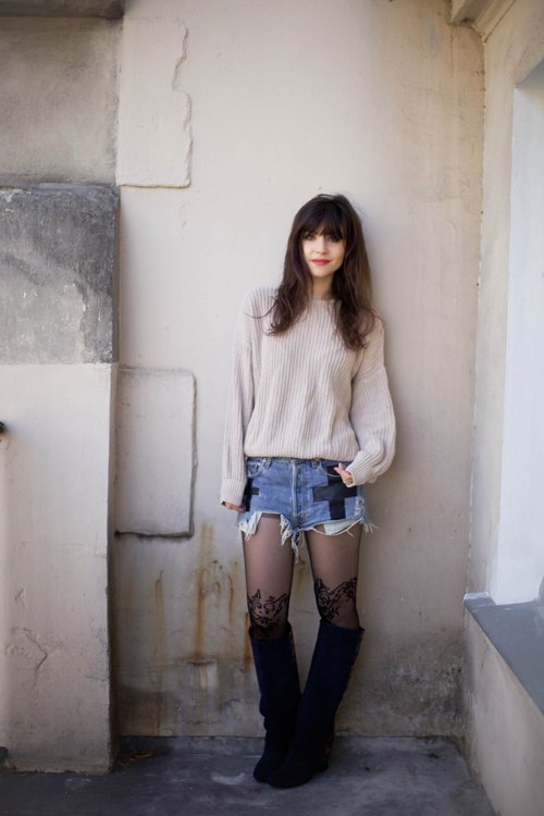 Pull beige short jean cuissardes – Le Blog de Betty