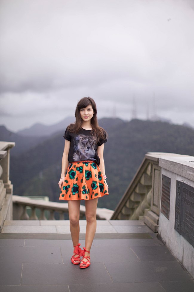 Rio corcovado jupe orange sandales rouges – Le Blog de Betty