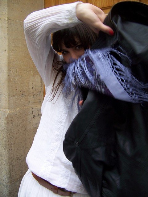 Robe blanche perfecto foulard detail – Le Blog de Betty