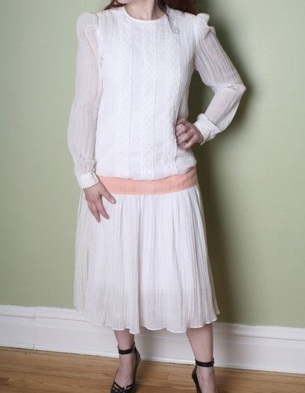 Robe blanche plissee annees 20 etsy – Le Blog de Betty