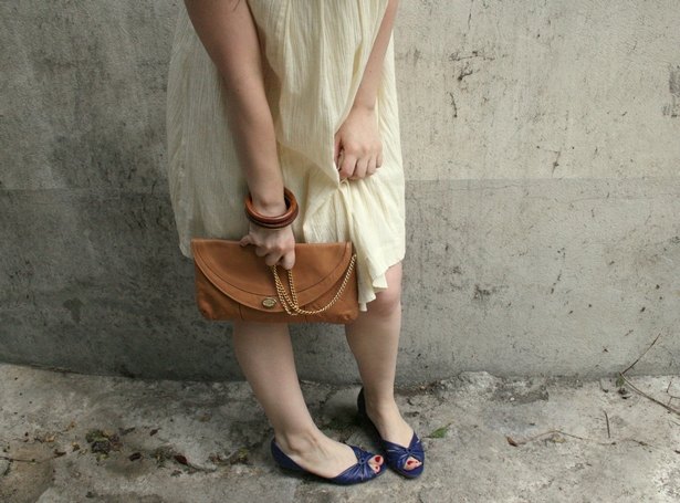 Robe ecru pochette camel – Le Blog de Betty