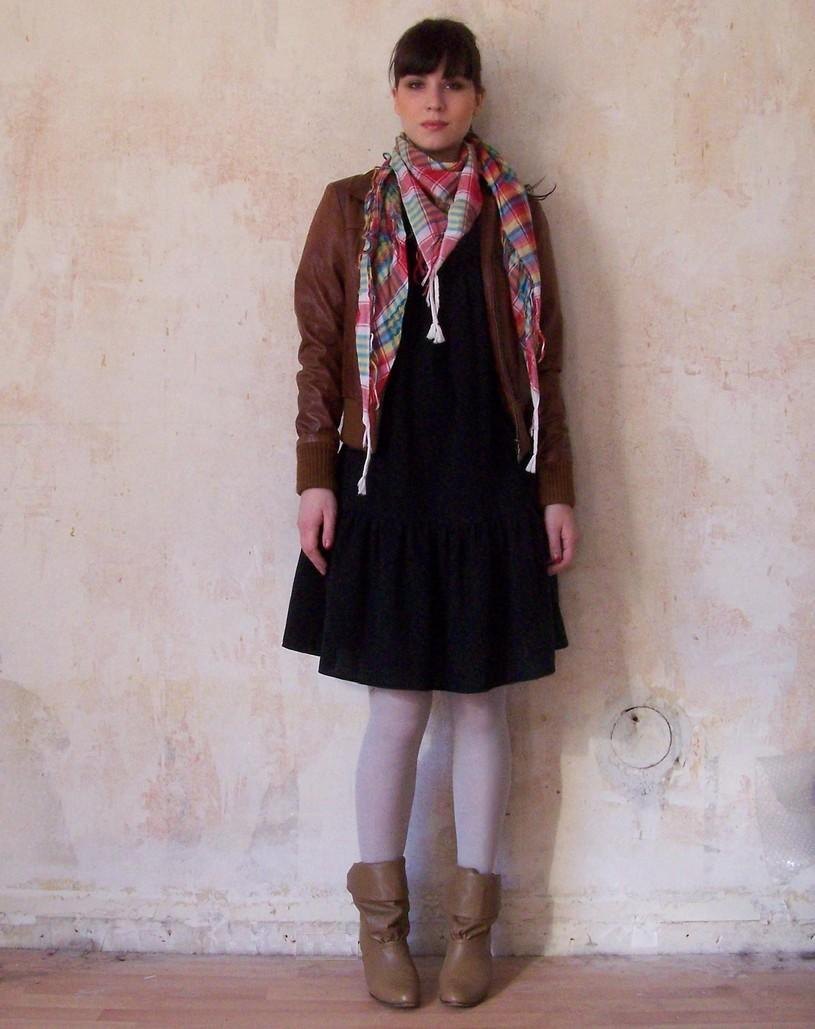 Robe noire perfecto foulard tartan – Le Blog de Betty
