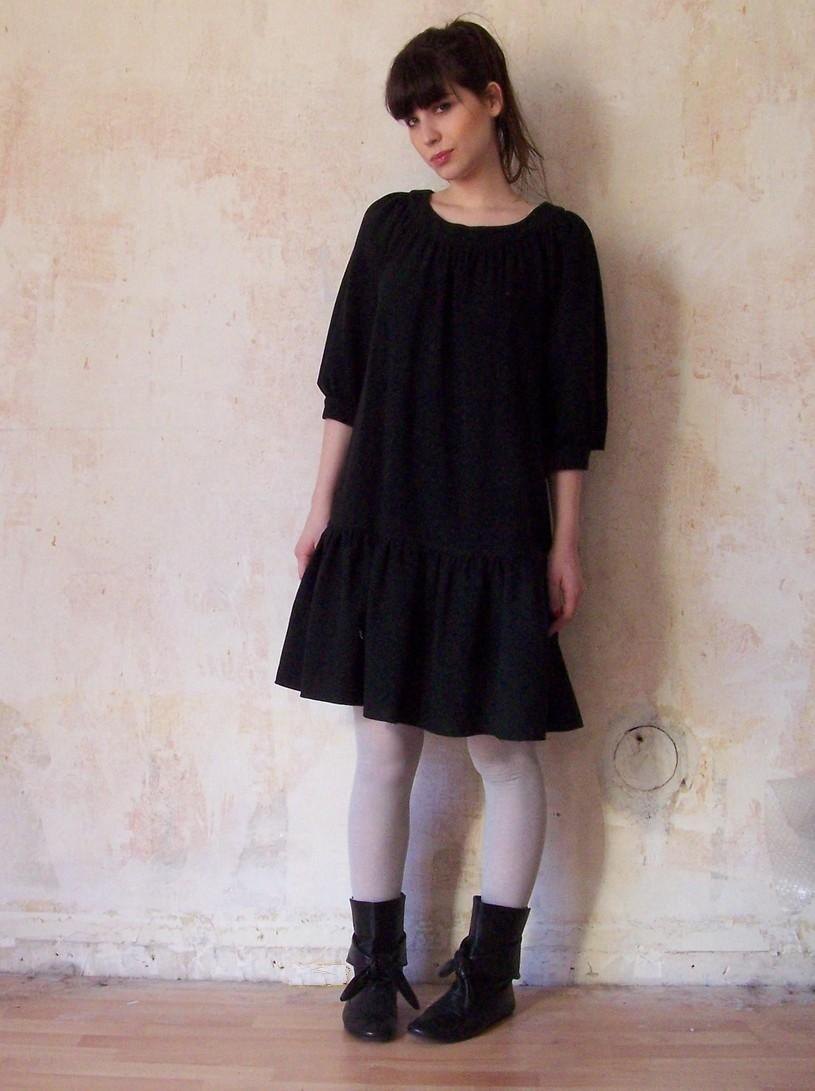 Robe parfaite noire volants collants blancs – Le Blog de Betty