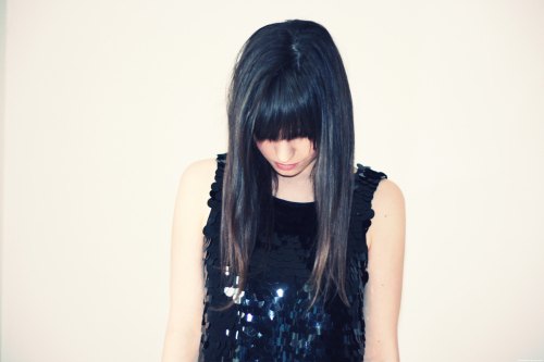Robe sequins portrait frange – Le Blog de Betty