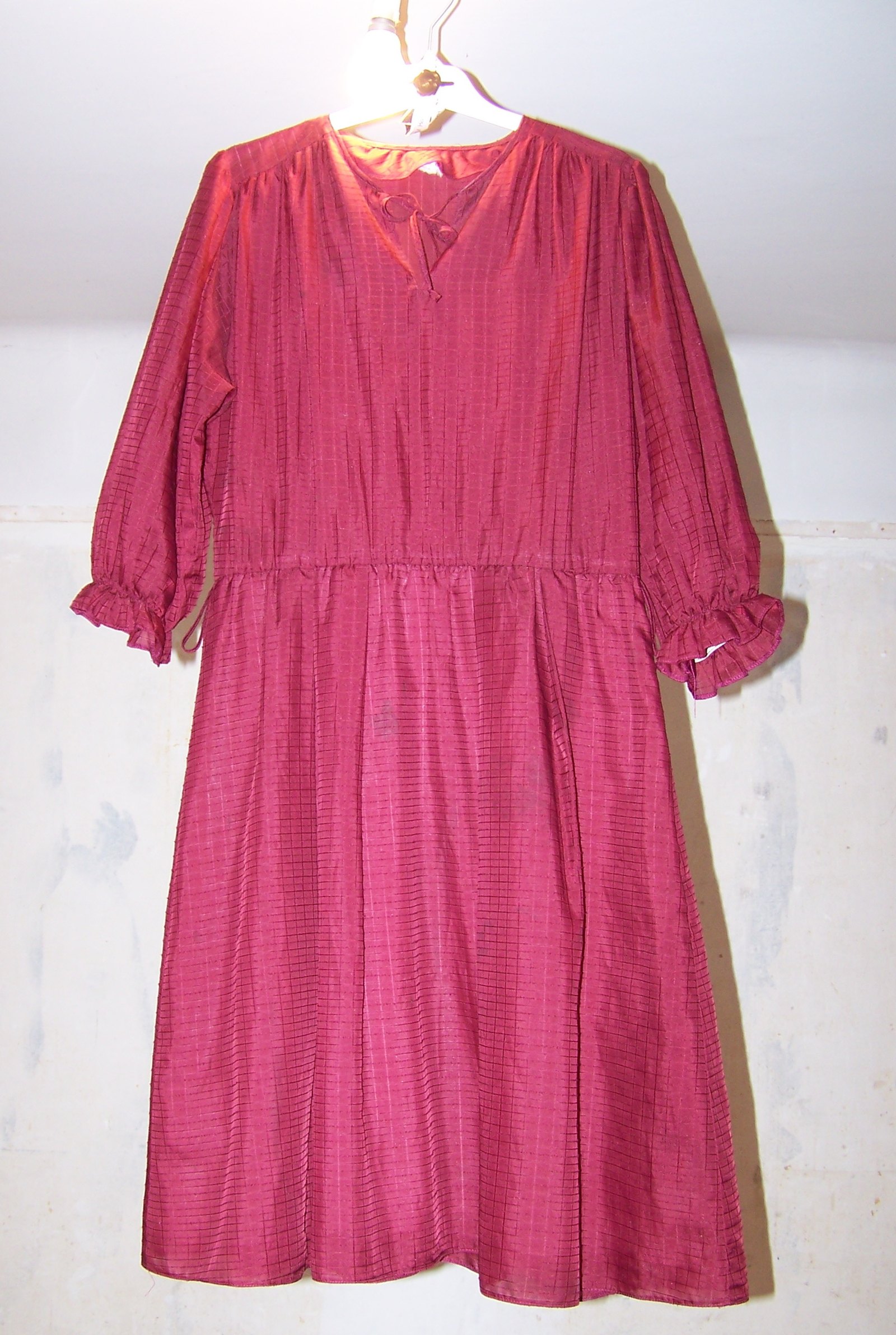 Robe vintage framboise cintre – Le Blog de Betty
